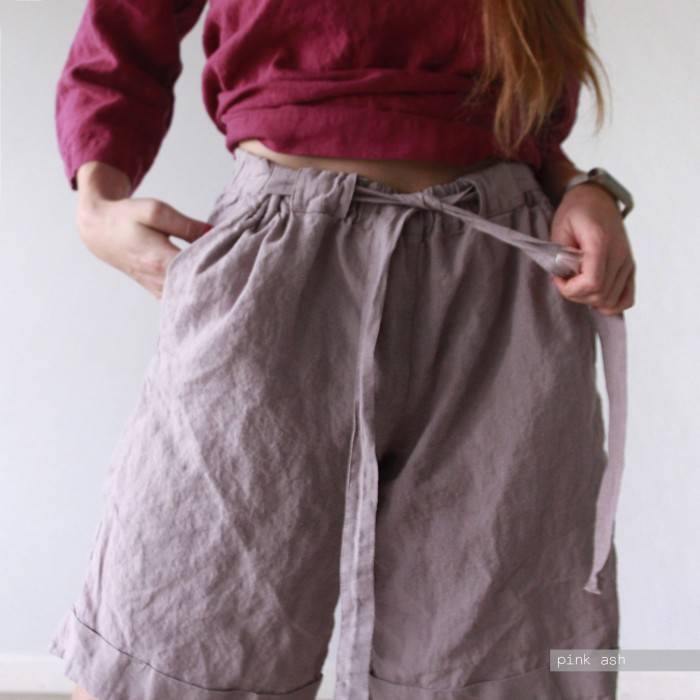 LINEN SHORTS with belt and pockets