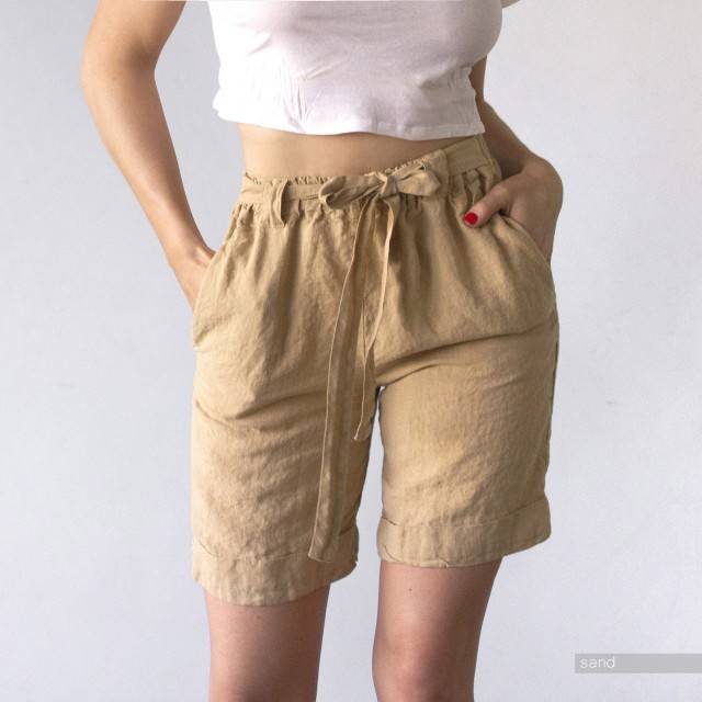 LINEN SHORTS with belt and pockets